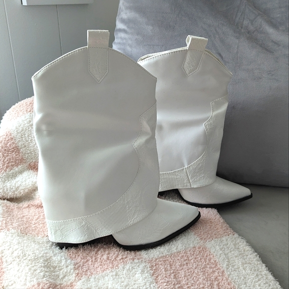 PrettyLittleThing Shoes - White Cowgirl boots